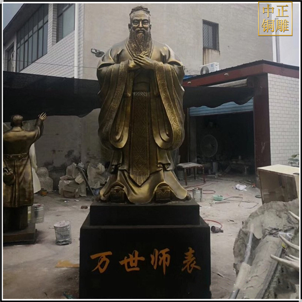 銅雕校園萬世師表孔子像.jpg