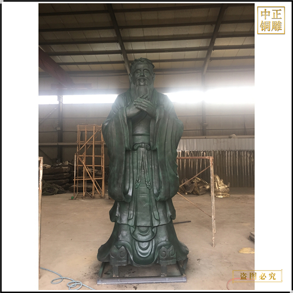 14.校園廣場(chǎng)孔子雕塑.jpg